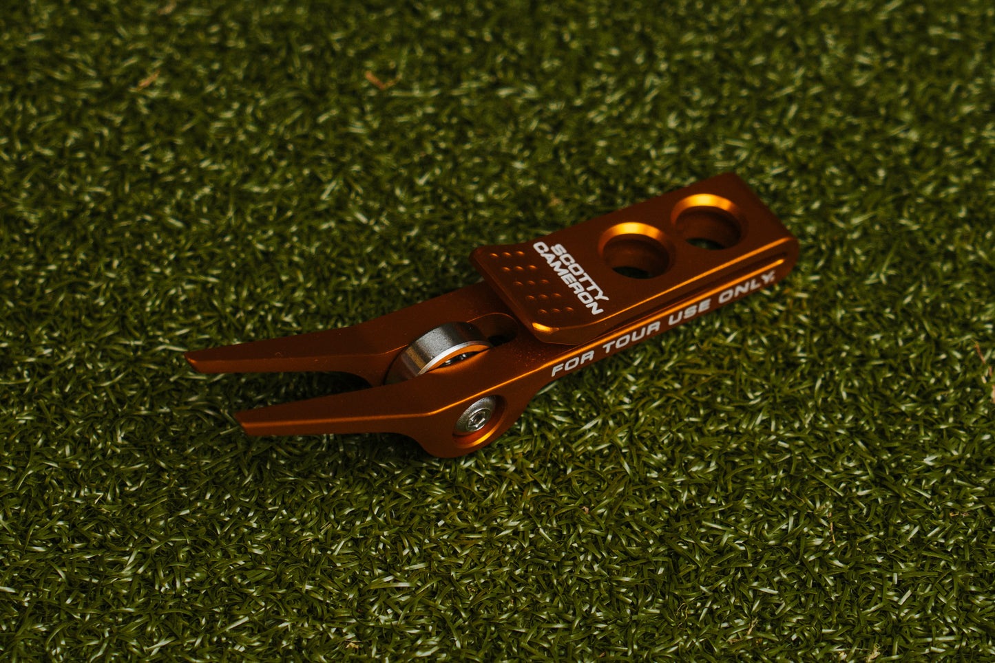 Scotty Cameron 2020 Roller Clip Pivot Tool - Misted Bright Dip Orange