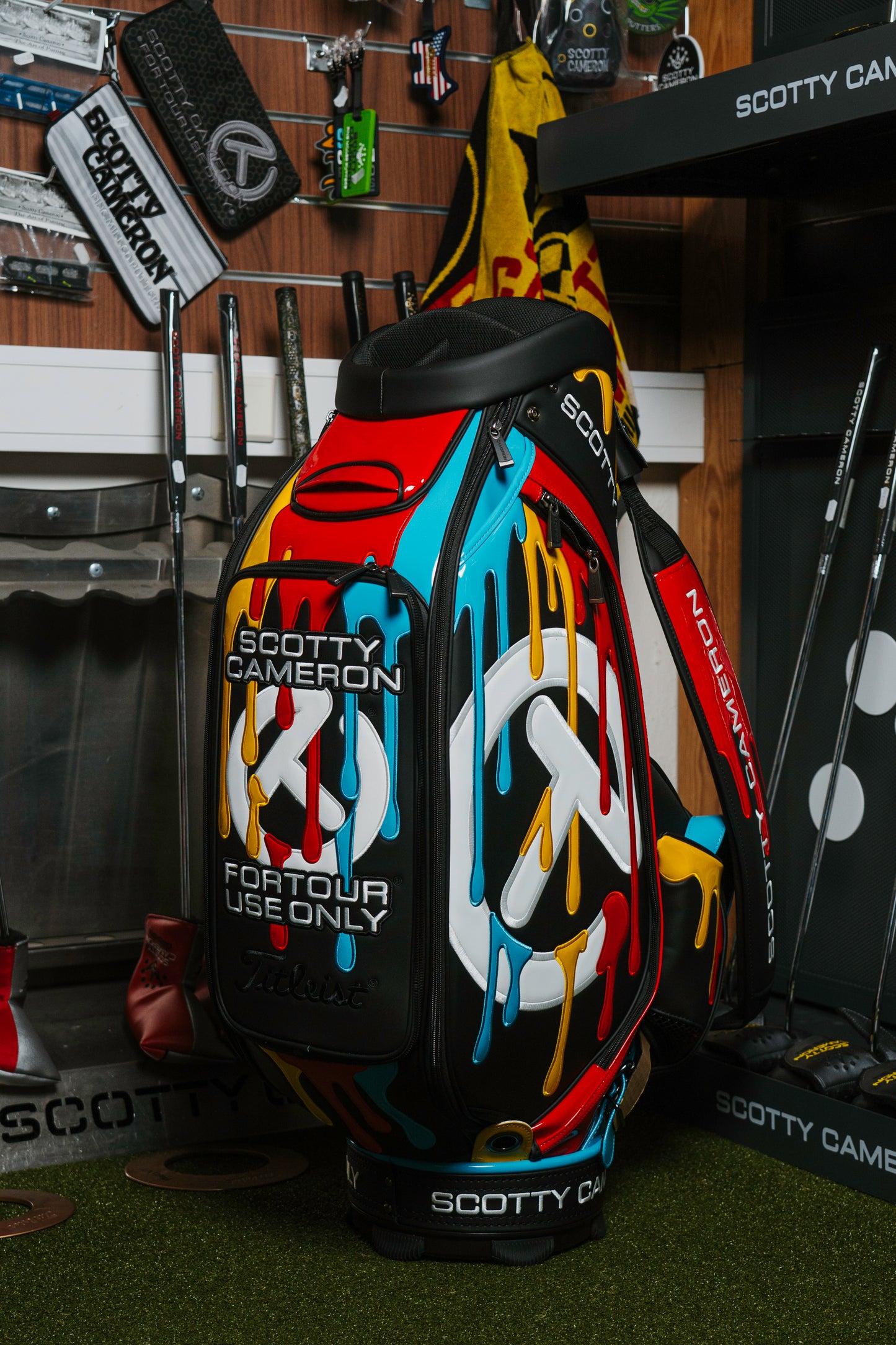 Scotty Cameron 2025 Tour Bag PAINT DRIP